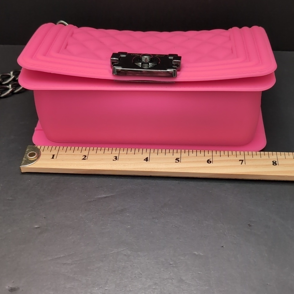 American Jewel Girls Pink Quilted Gummy Shoulder Bag with Chain Link Strap. - Picture 13 of 15